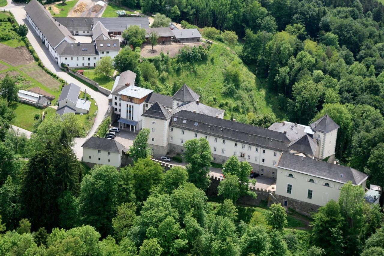 Kloster Wernberg Hotel Екстериор снимка