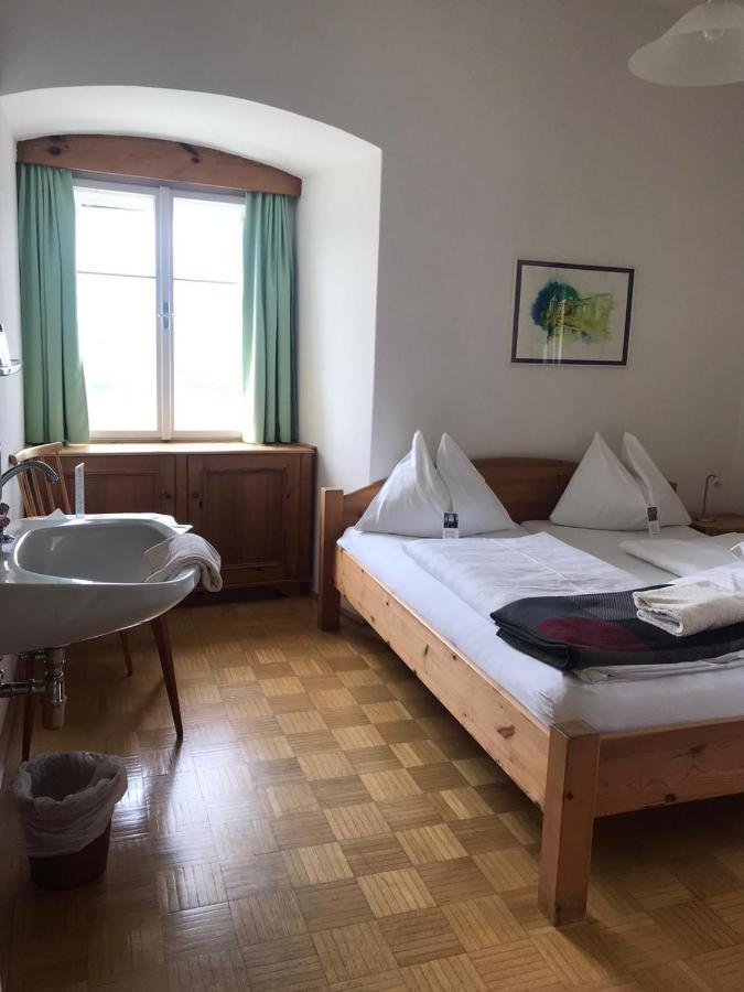 Kloster Wernberg Hotel Екстериор снимка